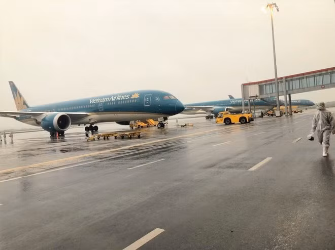 Vietnam Airlines thực hiện các chuyến bay chở khách giữa Việt Nam và châu Âu nhằm hỗ trợ công dân Việt Nam về nước