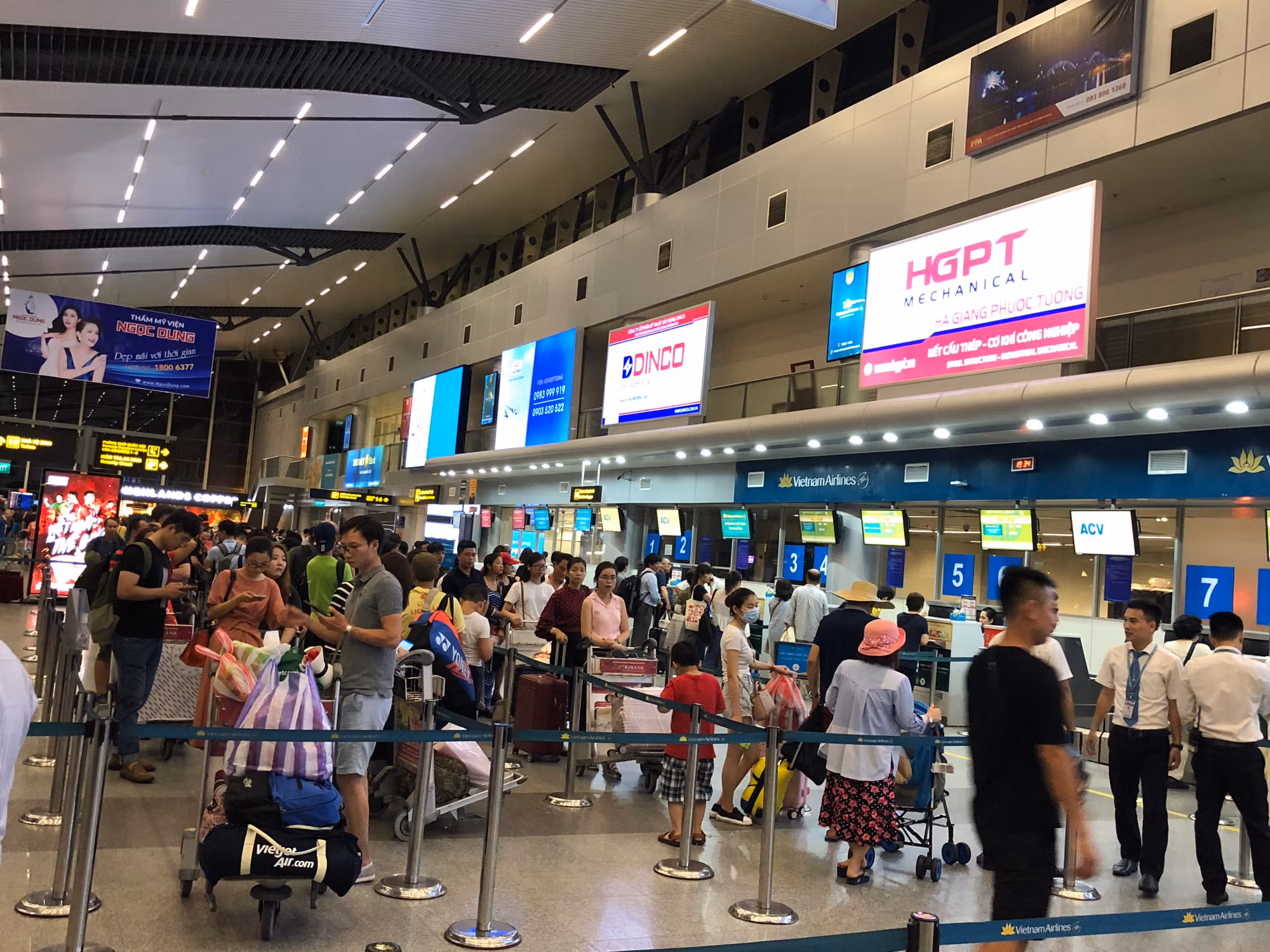 Bộ Giao thông Vận tải sẽ không tự ý quyết định giá sàn vé máy bay ảnh 2