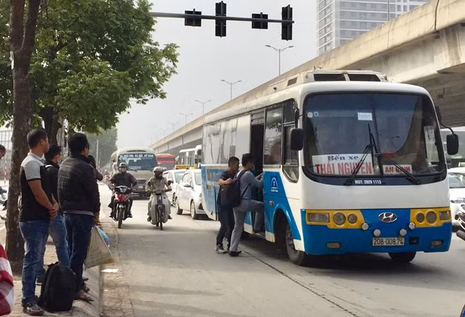 Xe bắt khách dọc đường gây mất ATGT .