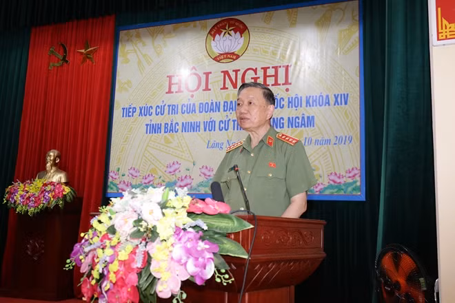 Bộ trưởng Tô Lâm phát biểu tại buổi tiếp xúc cử tri