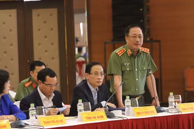 Thượng tướng Nguyễn Văn Thành, Thứ trưởng Bộ Công an tham luận.