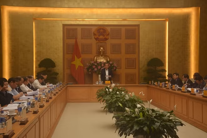 Phó Thủ tướng Thường trực Chính phủ Trương Hoà Bình phát biểu tại cuộc họp.