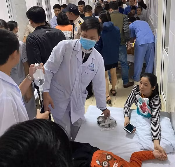 Các trẻ ngộ độc được y bác sỹ cấp cứu tại bệnh viện