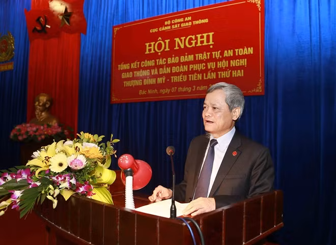 Đồng chí Nguyễn Tử Quỳnh, Chủ tịch UBND tỉnh Bắc Ninh phát biểu tại Hội nghị