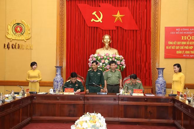 Thứ trưởng Lê Chiêm và Thứ trưởng Lương Tam Quang phê chuẩn quy chế