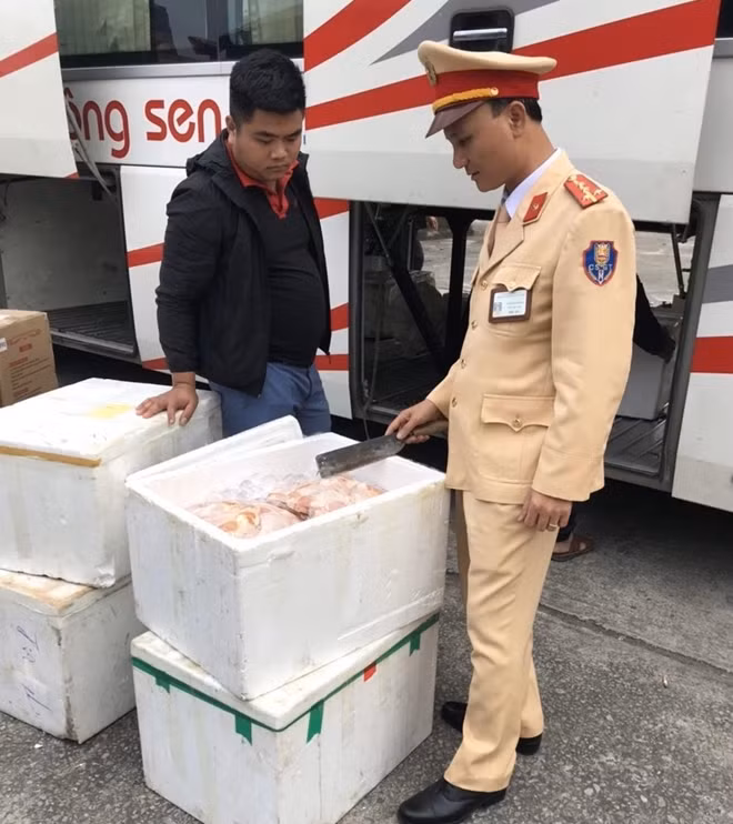 Số đùi gà nhập lậu bị CSGT Thanh Hoá thu giữ