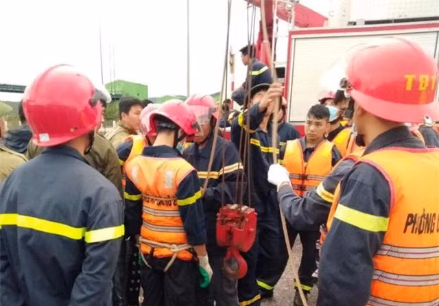 Lực lượng Cảnh sát cứu hộ các nạn nhân Lực lượng Cảnh sát cứu hộ các nạn nhân
