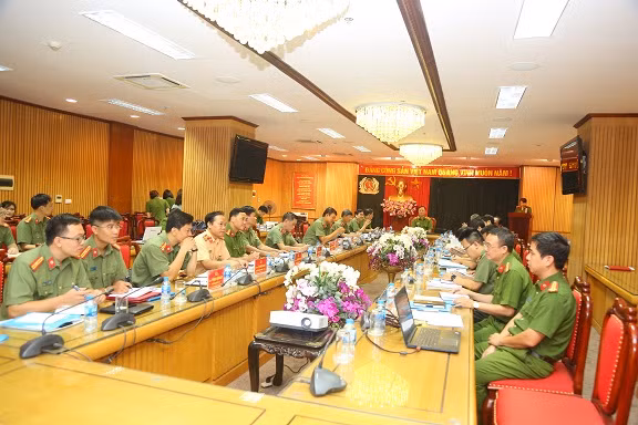 Các đại biểu tại cuộc họp