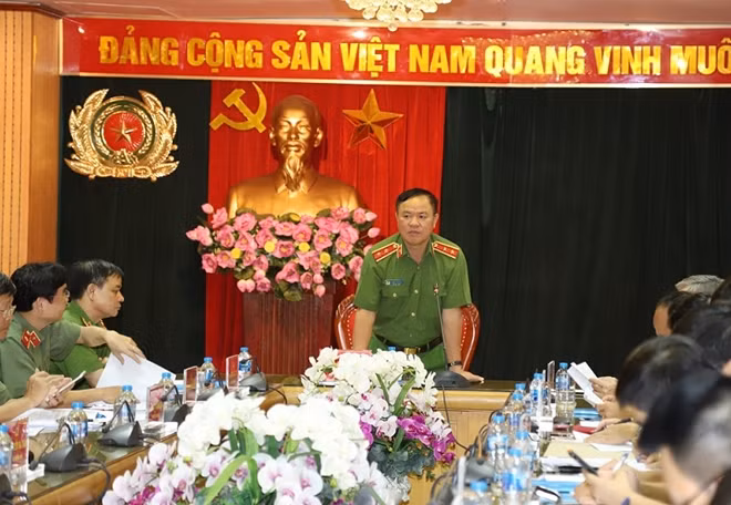 Trung tướng Trần Văn Vệ phát biểu kết luận cuộc họp