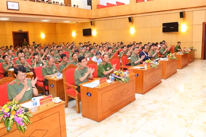 Toàn cảnh Hội nghị.