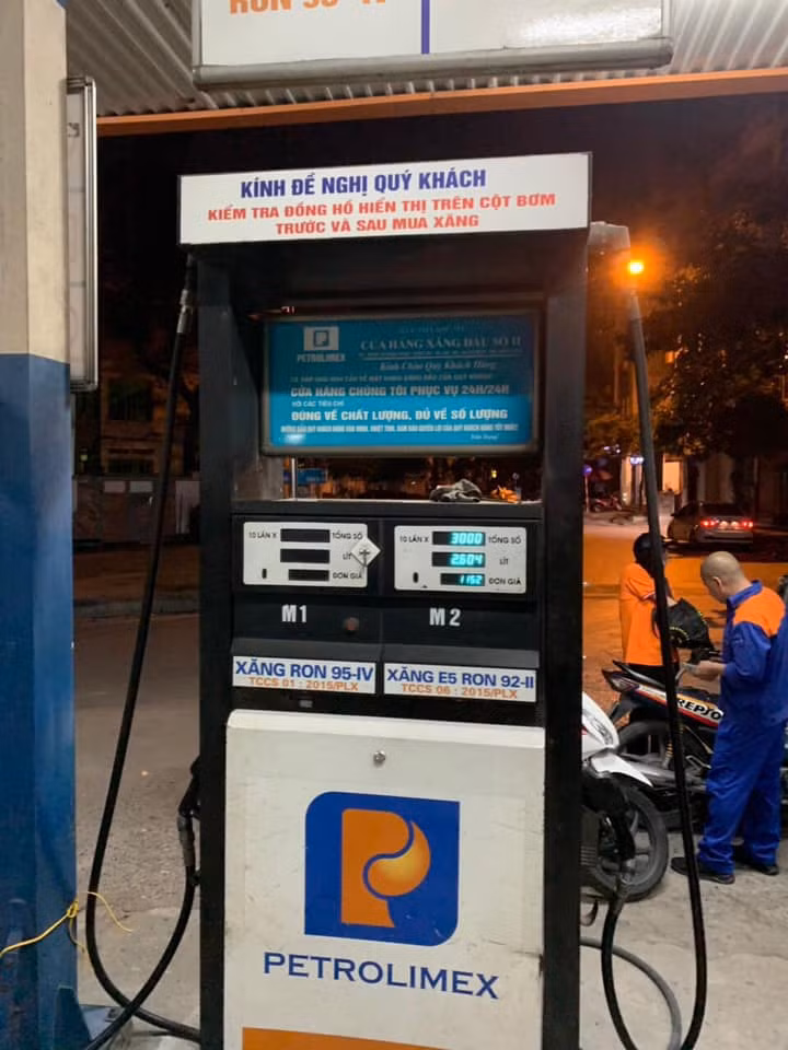 Phát hiện cây xăng “găm hàng”