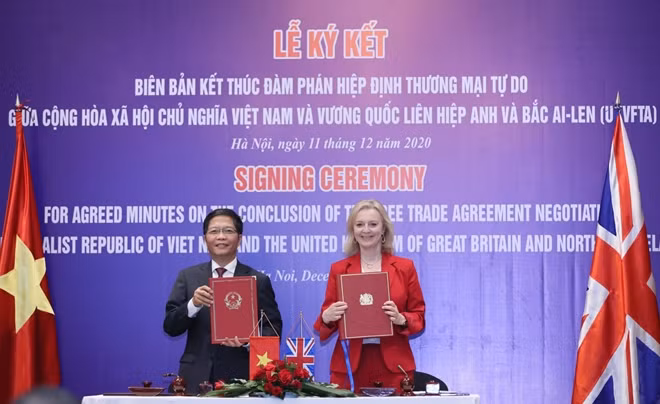 Trước đó, tại Hà Nội, ngày 11/12, Bộ trưởng Bộ Công Thương Trần Tuấn Anh và Bộ trưởng Thương mại quốc tế Elizabeth Truss đã ký Biên bản kết thúc đàm phán Hiệp định UKVFTA tạo cơ sở để 2 nước tiến hành các thủ tục pháp lý cần thiết để ký kết chính thức.