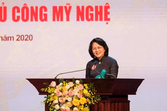 Đồng chí Đặng Thị Ngọc Thịnh phát biểu tại buổi lễ