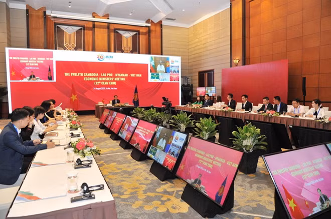 Một trong những trọng tâm được các Bộ trưởng tập trung thảo luận tại Hội nghị là tác động của đại dịch COVID-19 lên các hoạt động kinh tế và phương hướng hợp tác ứng phó, khôi phục sau đại dịch.