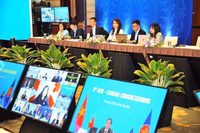 Các Bộ trưởng cũng ghi nhận những nỗ lực của hai bên trong việc hướng tới đàm phán Hiệp định thương mại song phương giữa ASEAN và Canada trong thời gian tới.