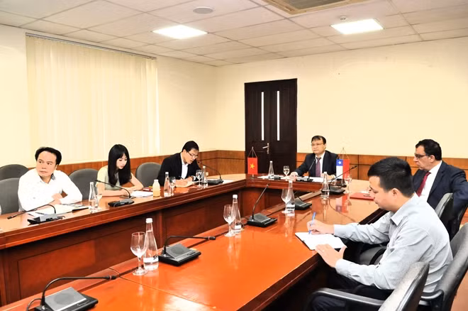 Toàn cảnh cuộc họp trực trực tuyến, đầu cầu tại Bộ Công thương