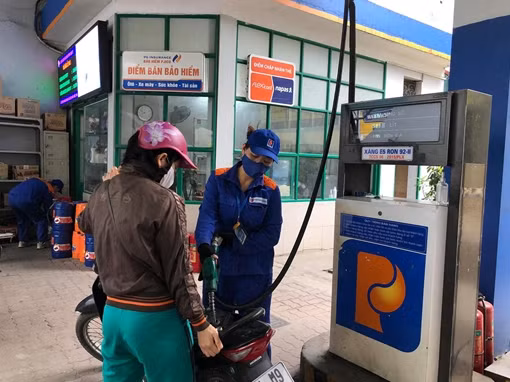 Giá xăng dầu giảm nhẹ