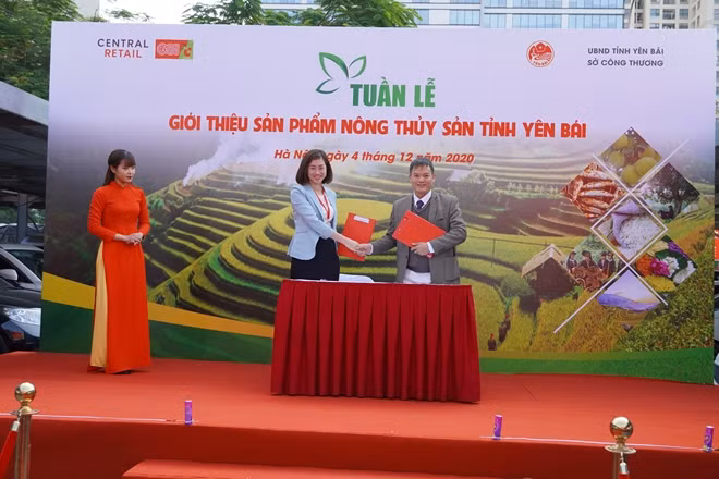 Lễ Ký Biên bản hợp tác ghi nhớ (MOU) về việc tiêu thụ sản phẩm nông lâm thủy sản an toàn giữa tập đoàn Central Retail Việt Nam với các đơn vị của tỉnh Yên Bái