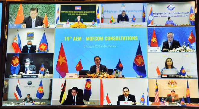 Các Bộ trưởng của hai Bên ghi nhận rằng năm 2020 là năm đặt dấu mốc quan trọng trong quan hệ kinh tế giữa Trung Quốc và ASEAN
