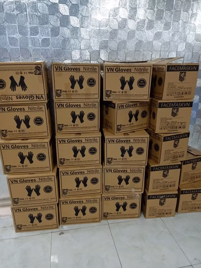 Các thùng găng tay cao su y tế sau khi đóng gói