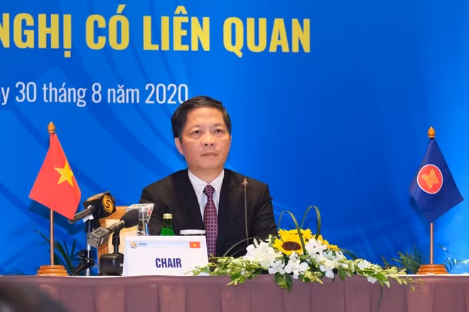 Bộ trưởng Bộ Công Thương Trần Tuấn Anh chủ trì cuộc họp báo.