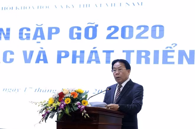 TSKH. Nghiêm Vũ Khải, Phó Chủ tịch Liên hiệp các Hội Khoa học và Kỹ thuật Việt Nam phát biểu khai mạc “Gặp gỡ 2020 vì Hợp tác và Phát triển”
