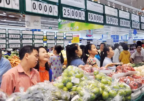 Một số mặt hàng củ quả tại Co.opmart sẽ giảm giá đầu tiên ngay sau khi giá xăng dầu giảm vao chiều ngày 22/12. Một số mặt hàng củ quả tại Co.opmart sẽ giảm giá đầu tiên ngay sau khi giá xăng dầu giảm vao chiều ngày 22/12.