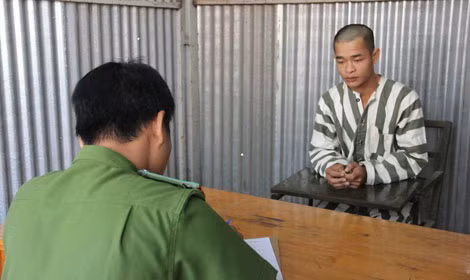 Cơ quan điều tra lấy lời khai của đối tượng Trần Minh Luân. Cơ quan điều tra lấy lời khai của đối tượng Trần Minh Luân.
