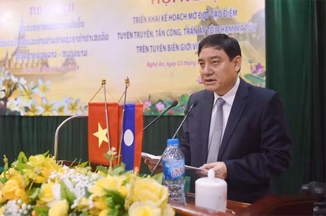 Đồng chí Nguyễn Đắc Vinh phát biểu tại hội nghị.