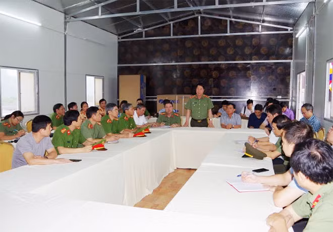 Thứ trưởng Bùi Văn Nam phát biểu chỉ đạo tại buổi kiểm tra.