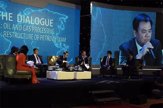PTGĐ PVN Nguyễn Xuân Hòa trao đổi tại buổi tọa đàm. PTGĐ PVN Nguyễn Xuân Hòa trao đổi tại buổi tọa đàm.