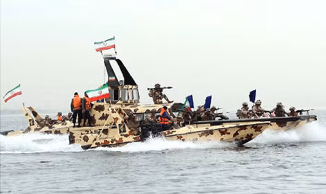 Mùi thuốc súng trên eo biển Hormuz.