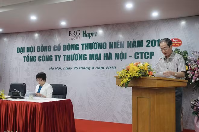 Ông Vũ Thanh Sơn báo cáo về tình hình của Hapro sau 1 năm tiến hành CPH. Ông Vũ Thanh Sơn báo cáo về tình hình của Hapro sau 1 năm tiến hành CPH.