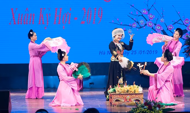Nghệ thuật sân khấu truyền thống gặp nhiều khó khăn trước xu hướng sáp nhập các đoàn địa phương hiện nay.