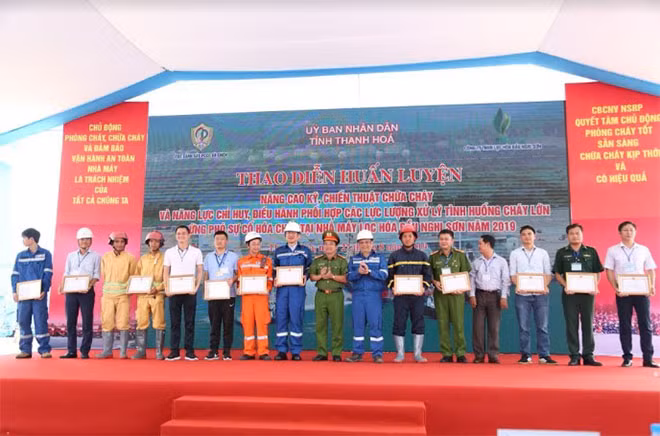Cục Cảnh sát PCCC và CNCH chủ trì phối hợp với Sở Công Thương, Công an tỉnh Thanh Hóa, Công ty TNHH Lọc hóa dầu Nghi Sơn tổ chức Thao diễn huấn luyện nâng cao kỹ, chiến thuật chữa cháy.