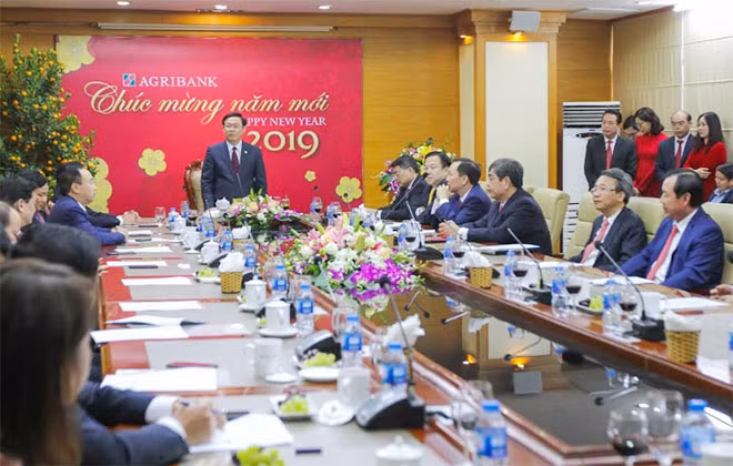 Agribank vinh dự được đón tiếp Phó Thủ tướng Chính phủ Vương Đình Huệ tới thăm và làm việc, động viên cán bộ, người lao động một năm mới thành công trên mọi phương diện.