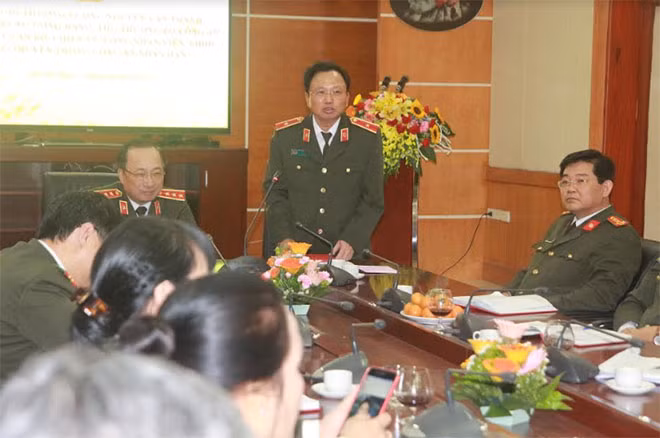 Thiếu tướng Mai Văn Hà tiếp thu ý kiến chỉ đạo của đồng chí Thứ trưởng.