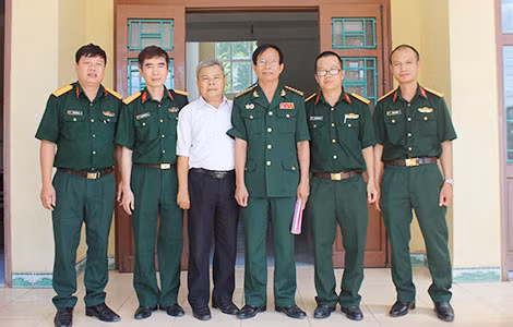 Nghĩa tình đồng đội.