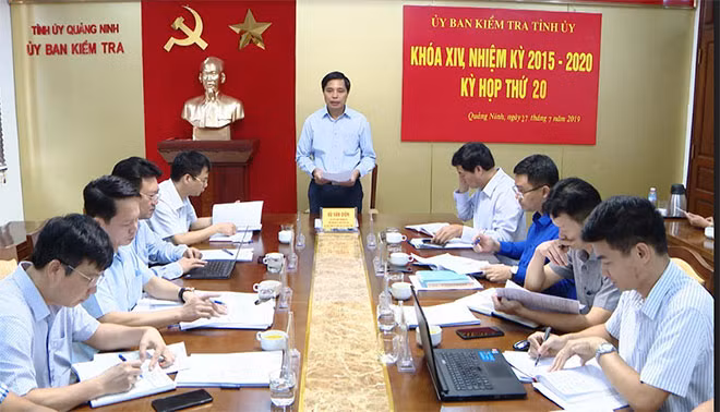 Chủ nhiệm UBKT Tỉnh ủy Quảng Ninh Vũ Văn Diện chủ trì kỳ họp thứ 20. Chủ nhiệm UBKT Tỉnh ủy Quảng Ninh Vũ Văn Diện chủ trì kỳ họp thứ 20.