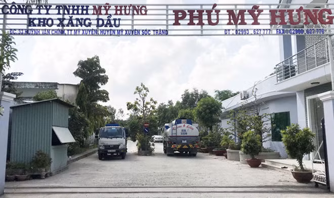 Kho xăng dầu Phú Mỹ Hưng của “đại gia” Trịnh Sướng bị cơ quan Công an khám xét. Kho xăng dầu Phú Mỹ Hưng của “đại gia” Trịnh Sướng bị cơ quan Công an khám xét.