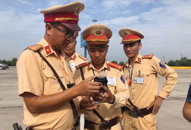 Tập trung xử lý các hành vi là nguyên nhân chính dẫn đến TNGT như: nồng độ cồn, ma tuý, đi sai phần đường, làn đường. Tập trung xử lý các hành vi là nguyên nhân chính dẫn đến TNGT như: nồng độ cồn, ma tuý, đi sai phần đường, làn đường.
