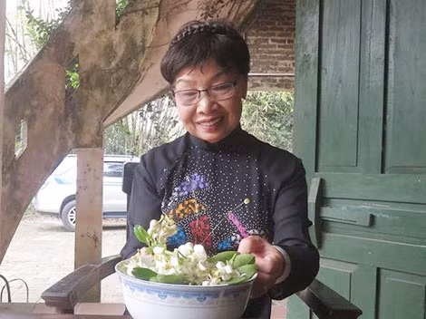Thi sĩ Phan Thị Thanh Nhàn.