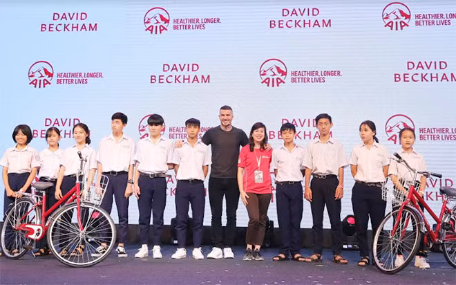 10 đại diện xuất sắc nhất được lựa chọn để tham dự hành trình 100-giờ thám hiểm Sơn-Đoòng. 10 đại diện xuất sắc nhất được lựa chọn để tham dự hành trình 100-giờ thám hiểm Sơn-Đoòng.