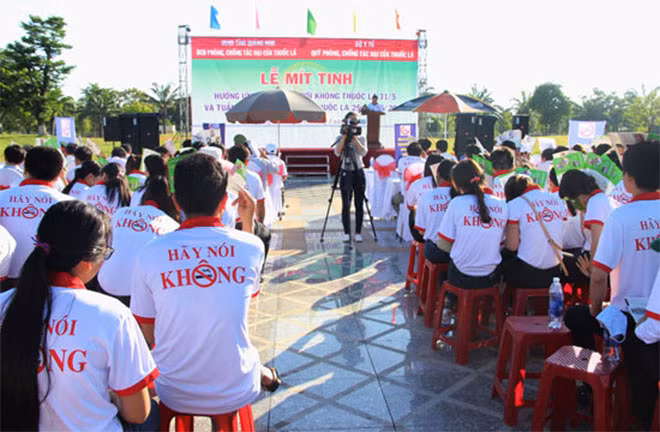 Tuyên truyền về tác hại thuốc lá trong trường học. Tuyên truyền về tác hại thuốc lá trong trường học.