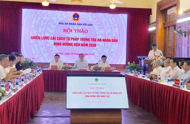 Đồng chí Nguyễn Hoà Bình và đồng chí Nguyễn Xuân Thắng chủ trì hội thảo. Đồng chí Nguyễn Hoà Bình và đồng chí Nguyễn Xuân Thắng chủ trì hội thảo.