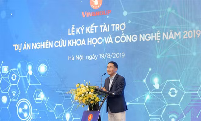 Trong số 20 trường đại học nhận được tài trợ của Quỹ Đổi mới sáng tạo Vingroup, trường Chính sách công và Quản lý Fulbright là đại học duy nhất không phải lĩnh vực khoa học công nghệ. Ảnh: Tiến sĩ Vũ Thành Tự Anh - đại diện dự án phát biểu.