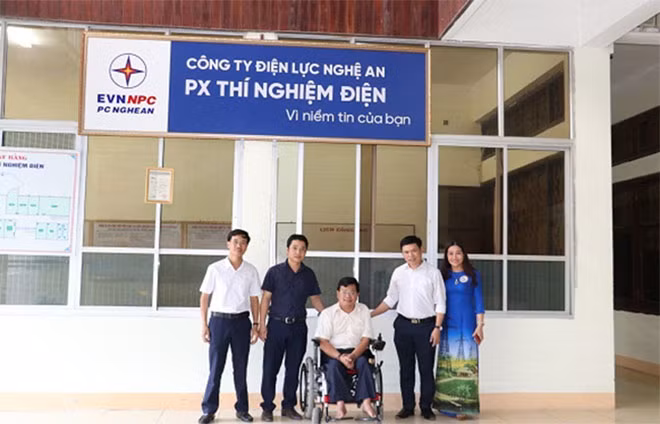 Anh Hồng luôn dành được sự quan tâm và hỗ trợ từ đồng nghiệp. Anh Hồng luôn dành được sự quan tâm và hỗ trợ từ đồng nghiệp.