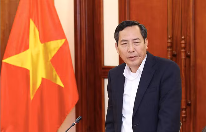 Chủ tịch Hội Nhà báo Việt Nam Thuận Hữu phát biểu tại cuộc họp.