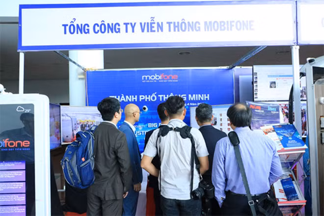 Gian triển lãm của MobiFone thu hút sự quan tâm của nhiều khách hàng tham dự sự kiện.