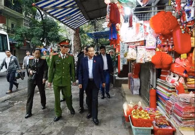 Phó Chủ tịch Quốc hội Đỗ Bá Tỵ kiểm tra công tác PCCC tại phố cổ Phó Chủ tịch Quốc hội Đỗ Bá Tỵ kiểm tra công tác PCCC tại phố cổ
